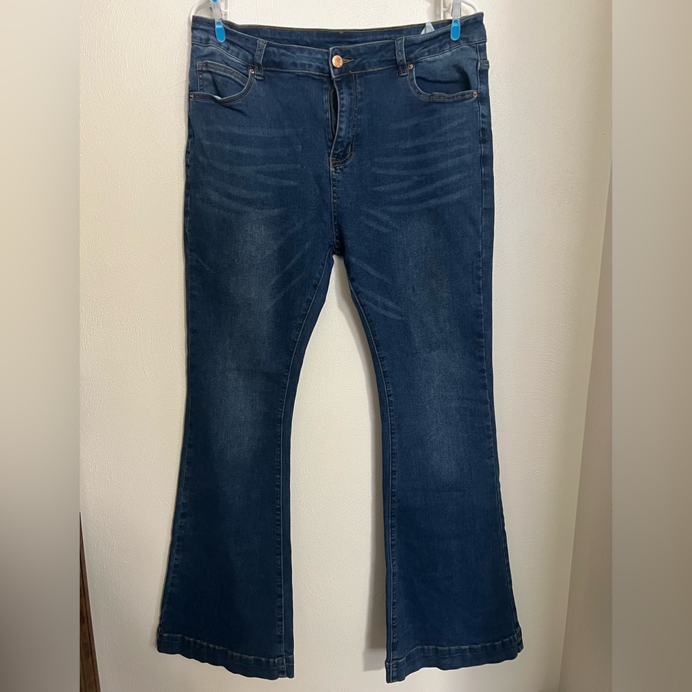 NO BRAND Classic Dark Wash Flare Leg Graphic Hem Denim Jeans Women's‎ Size XXL